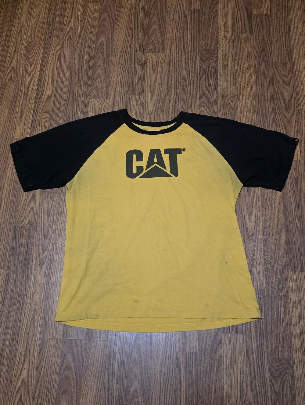 Caterpillar CAT Men’s L Raglan Graphic T-Shirt Yellow Black Baseball Workwear